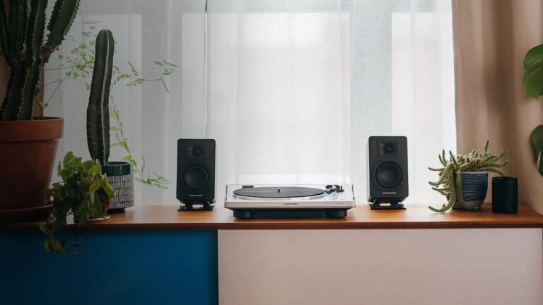 Audio-Technica AT-SP3X: Powered Bookshelf Speakers for Full-Range Audio on Gadget Flow