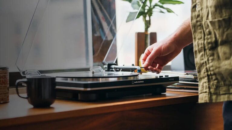 Audio-Technica AT-LP70X: Fully Automatic Belt-Drive Turntable for Beginners on Gadget Flow