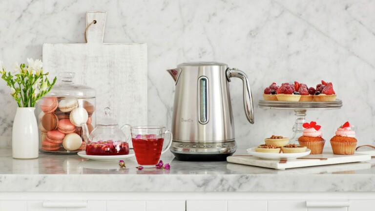 Breville Smart Kettle Luxe has 5 temperature settings & a lid that releases steam