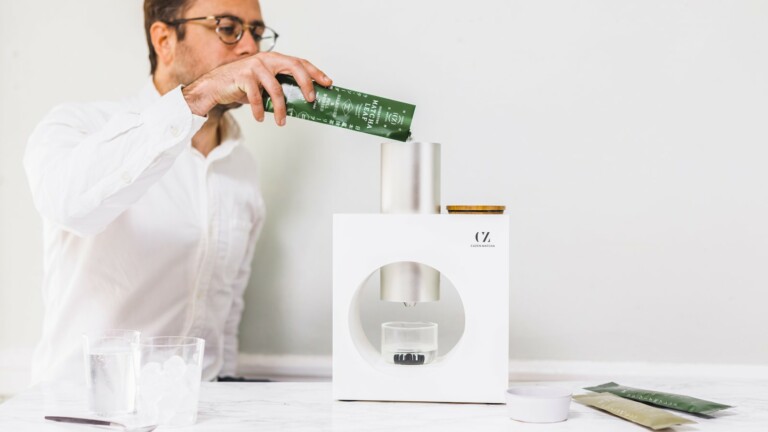 Cuzen Matcha home tea maker lets you easily brew fresh “matcha-presso” in an instant