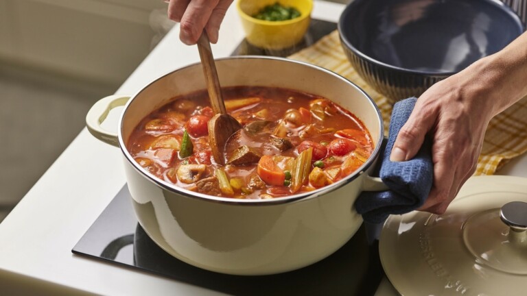 Hesslebach Dutch Oven nontoxic pot uses innovative PuraSteel and PuraCotta materials