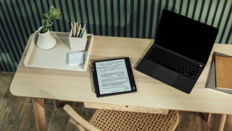 Kobo Elipsa 2E smart notebook has ComfortLight PRO to reduce blue light and ease eyestrain