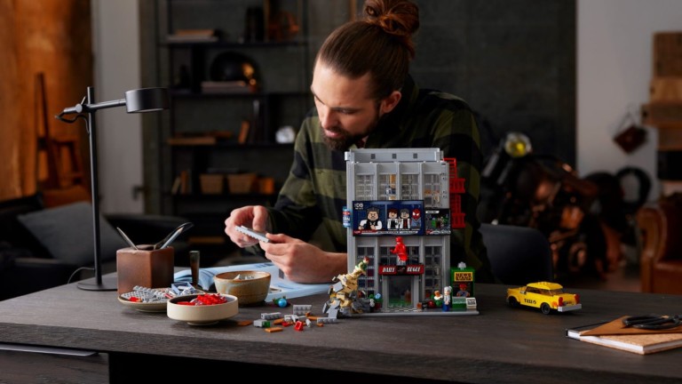 LEGO Daily Bugle Spider-Man building set is the largest one in the Marvel universe