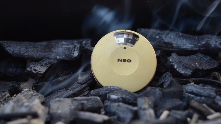 NEO SPIN Multi-Functional Gaming Gadget helps you relax with countless fidgeting options