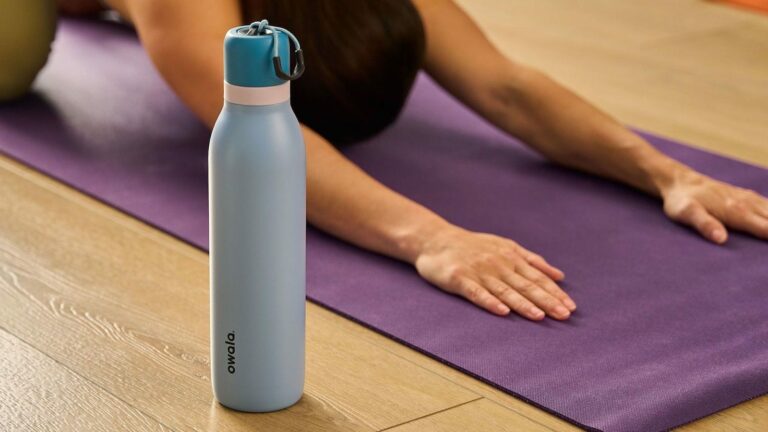 Owala FreeSip water bottle with straw with dual hydration options on Gadget Flow