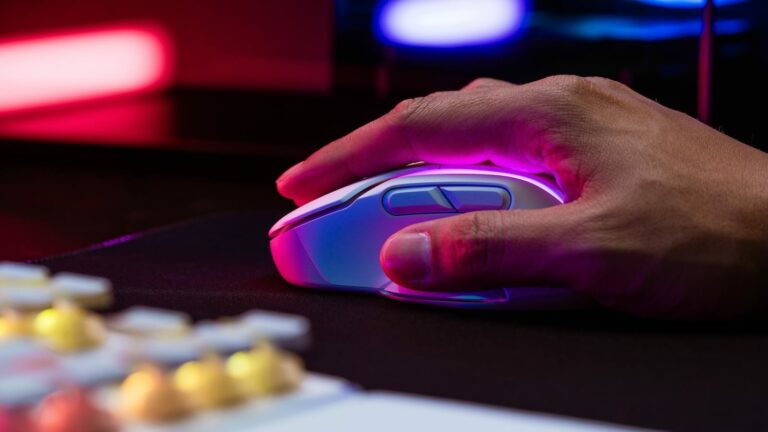 Kone II Air: Lightweight Ergonomic Wireless Gaming Mouse by Turtle Beach on Gadget Flow