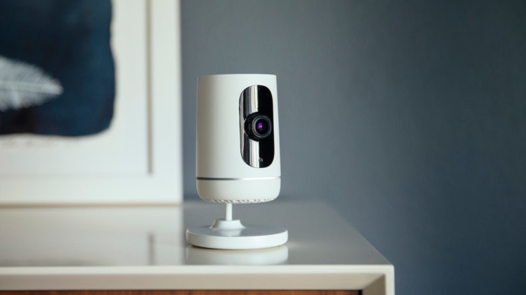 Vivint Ping indoor security camera has smart detection that auto-records important moments